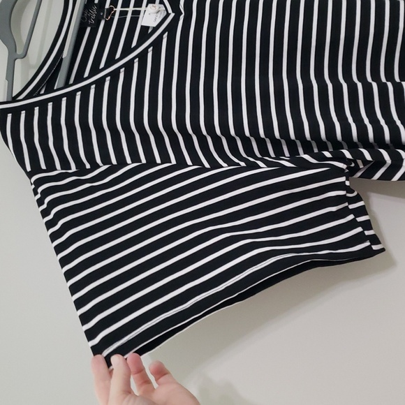 Plus Size NWT Women's Boxy Top 4X Black White Striped V-neck Casual Relaxed New - Picture 3 of 11